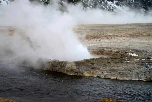 O Yellowstone tem a maior concentração de gêiseres do mundo.