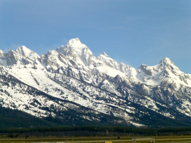 A Cordilheira do Grand Teton fica no caminho da Entrada Sul do Yellowstone.