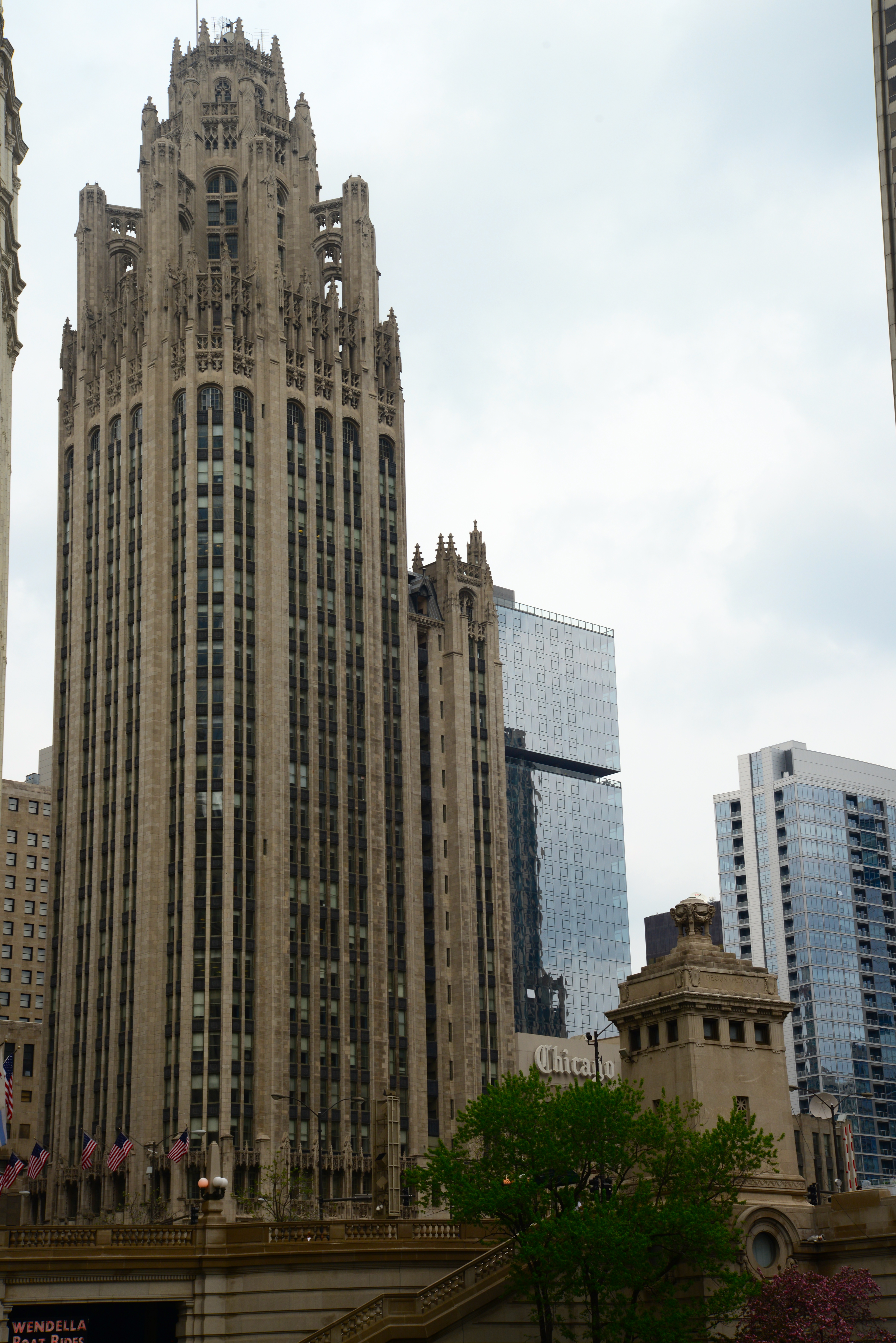 A maravilhosa torre do Chicago Tribune.