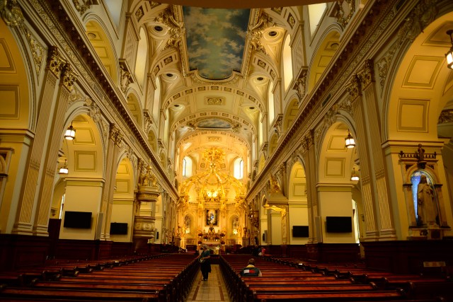 O magnífico interior da Basílica de Notre Dame de Quebec