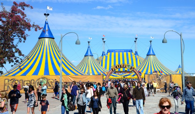 O Cirque du Soleil no Vieux Port de Montreal.