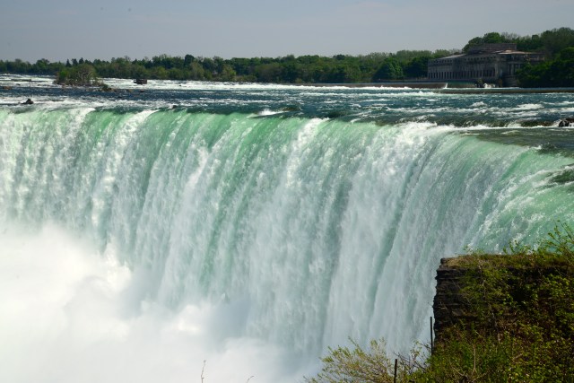As melhores vistas estão do lado canadense.