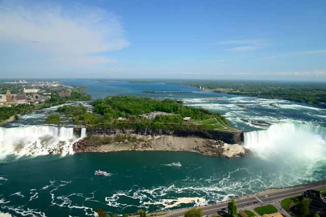 As duas cataratas e a Ilha de Goat.