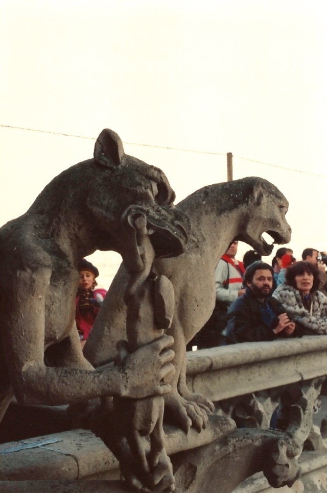 Quimeras no alto da Catedral de Notre Dame