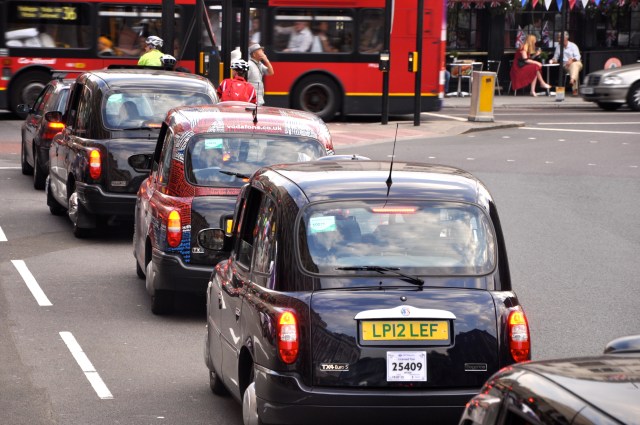 Taxis nas ruas de Londres