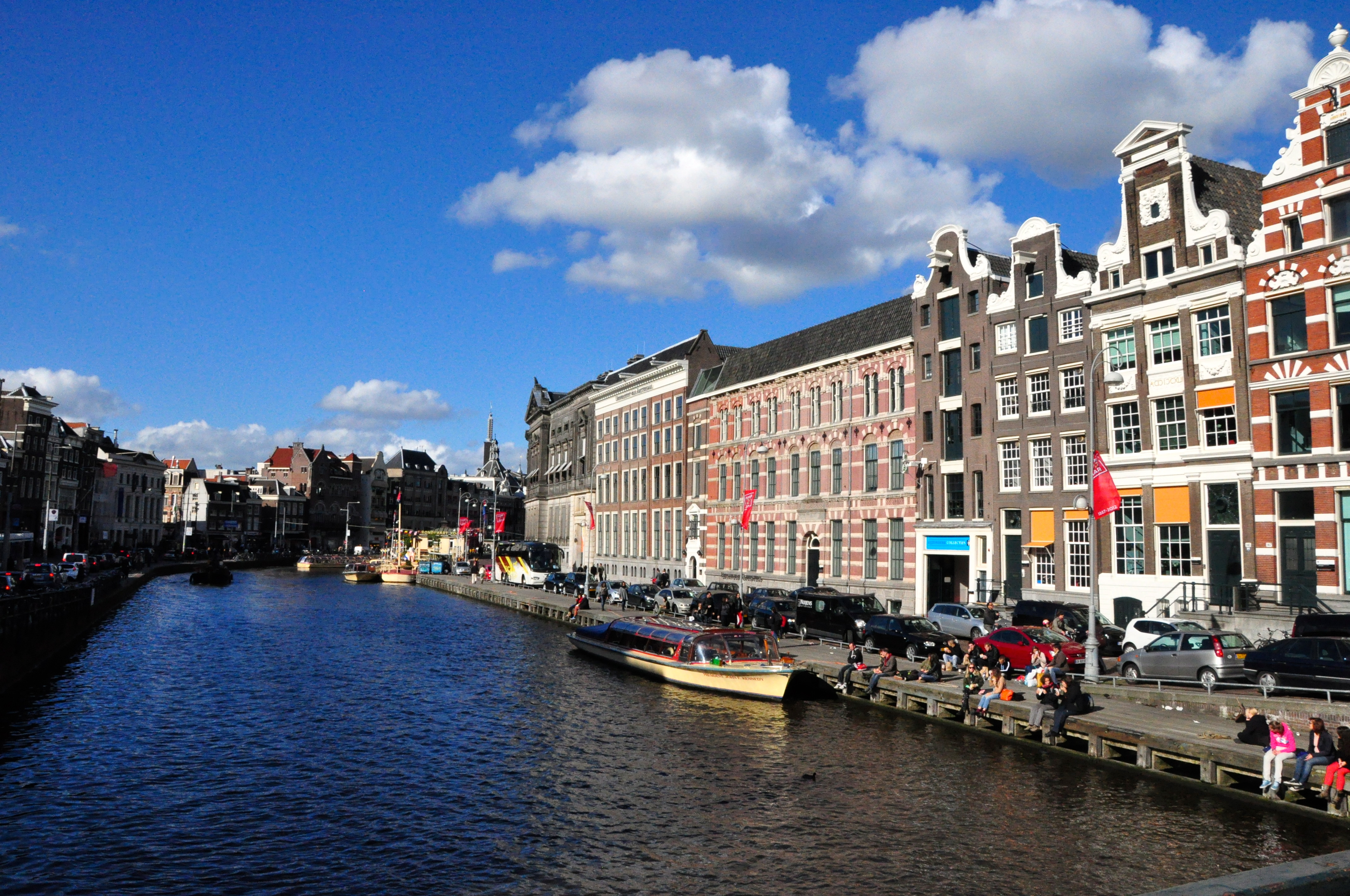 Canais de Amsterdam.