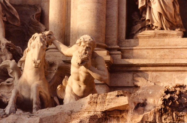 Um dos Tritões que acompanham o Netuno