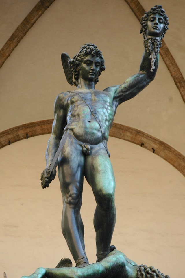 O Perseu segurando a cabeça da Medusa, de Cellini