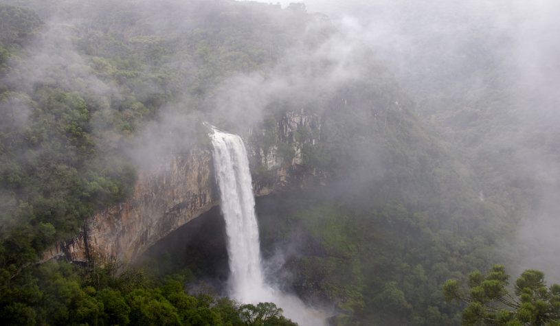 Canela e a Cachoeira do Caracol