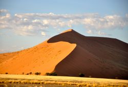 Rumo às dunas de areias vermelhas de Sossusvlei