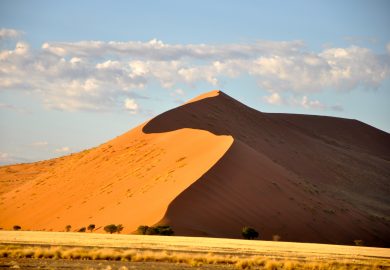 Rumo às dunas de areias vermelhas de Sossusvlei