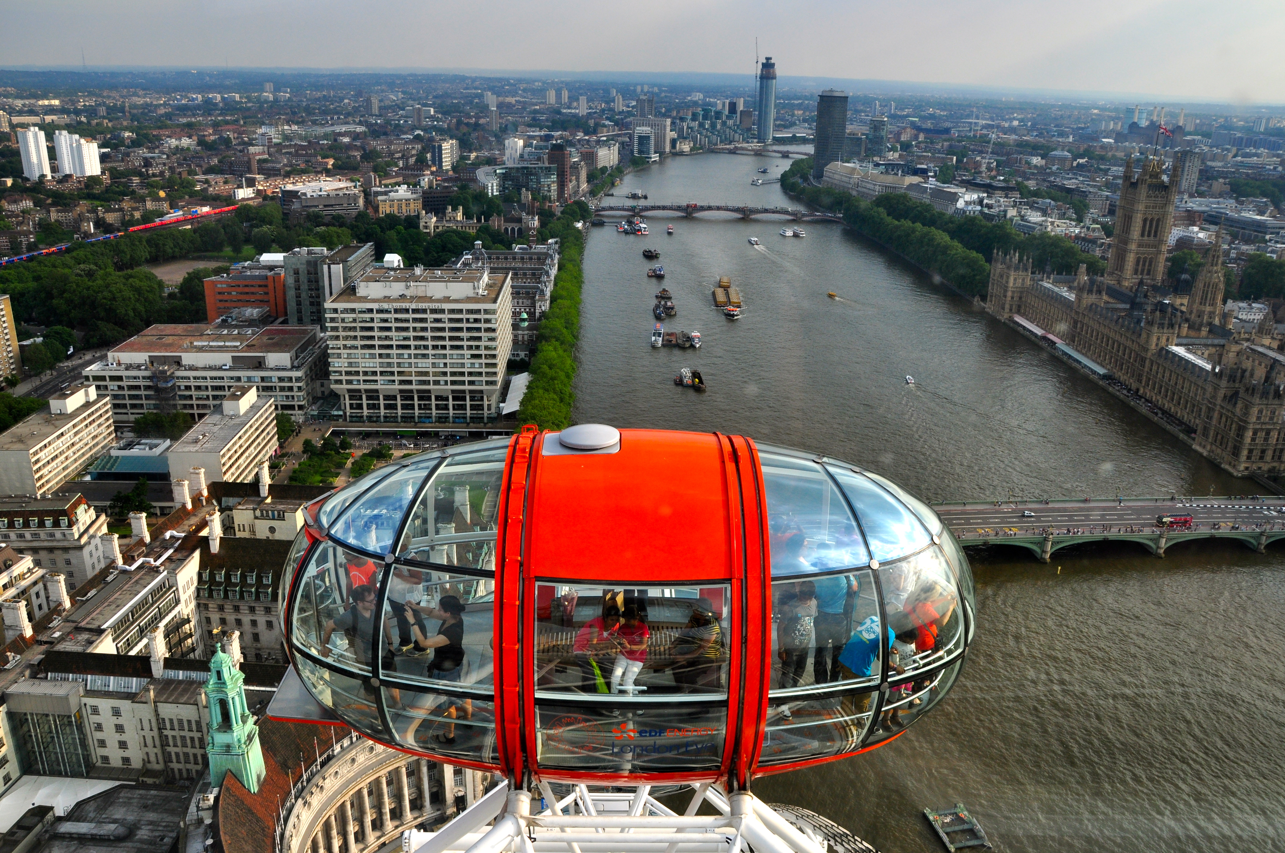 O Rio Tâmisa e a London Eye em Londres