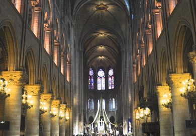 A catedral de Notre Dame e a Place des Voges