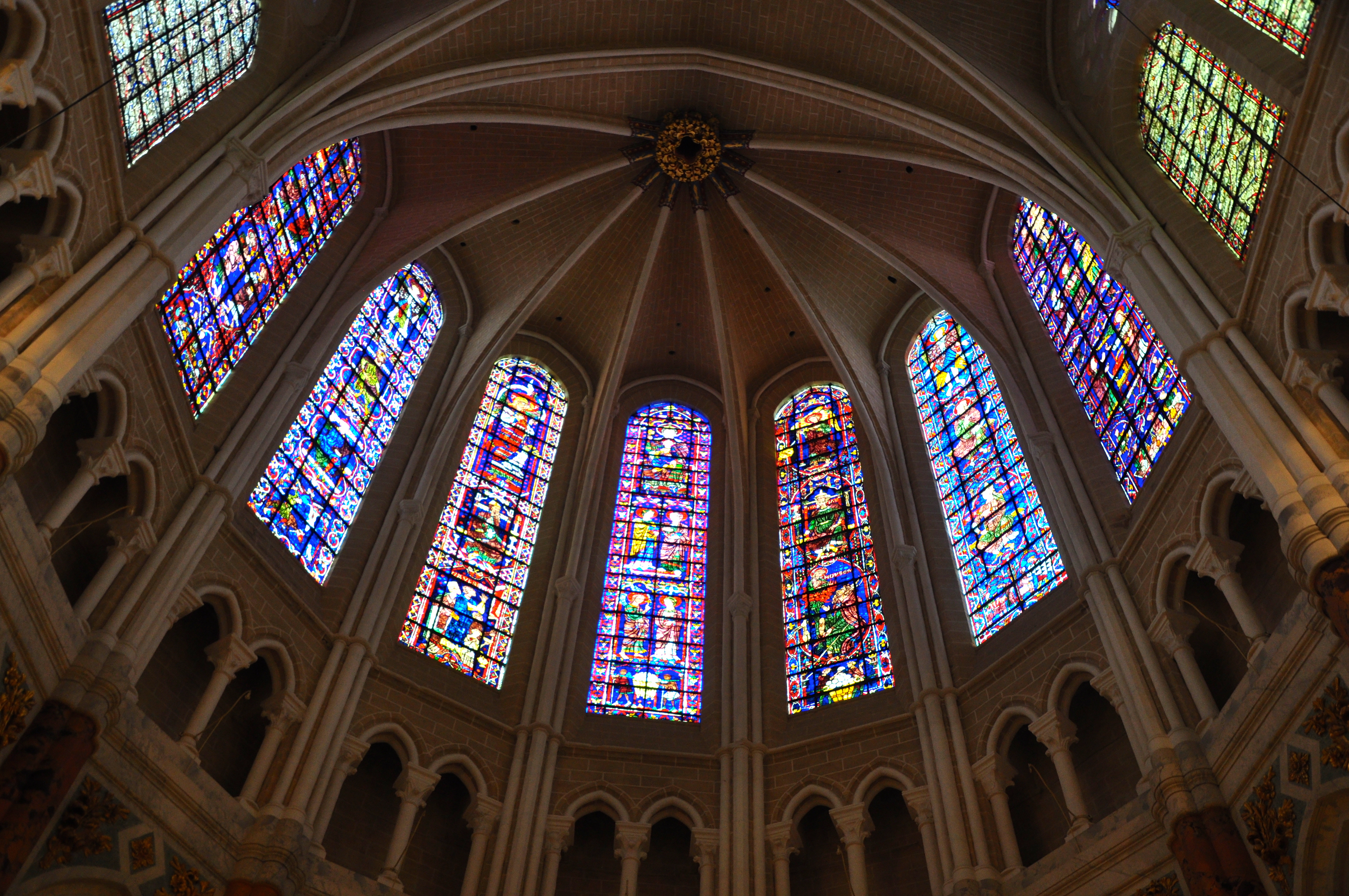 A Catedral de Chartres e seus vitrais