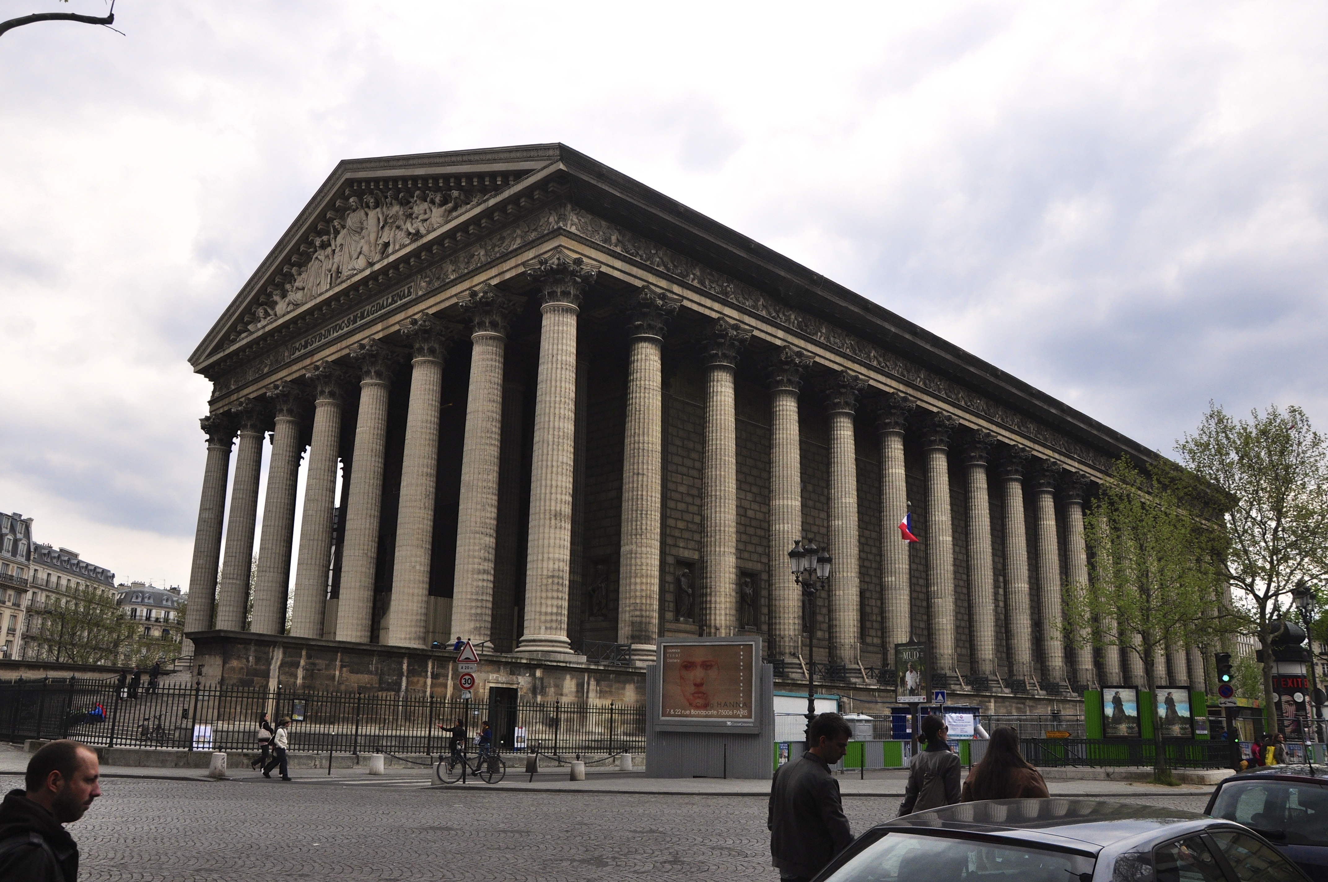 A Igreja de La Madeleine e a Delicatessen Fauchon