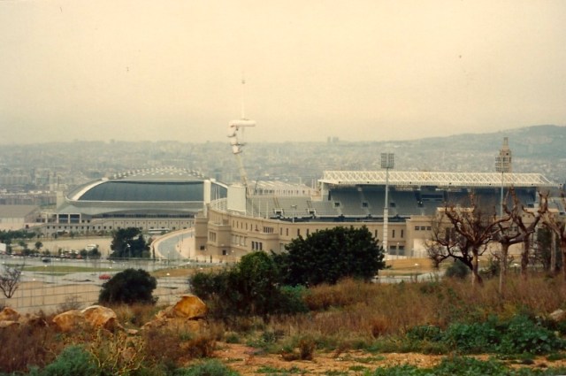 A Vila Olímpica estava sendo construída.
