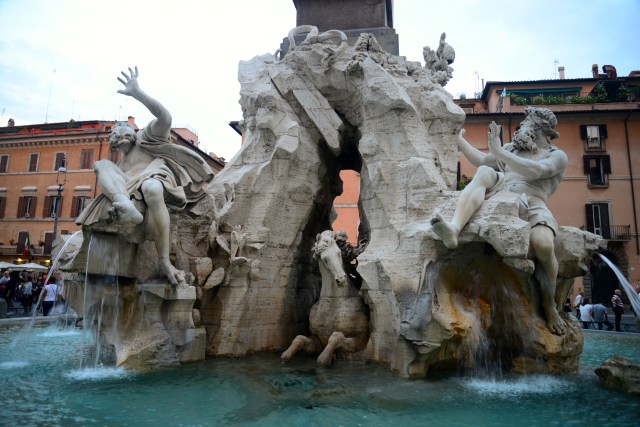 Detalhes da magnífica Fontana dei Quattro Fiume