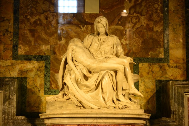 A Pietá de Michelangelo.