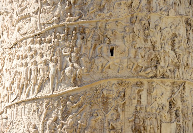 Detalhes do relevo da Coluna de Trajano.