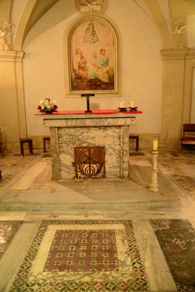 O túmulo dos santos gêmeos.