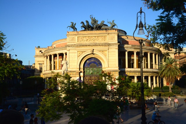 O Teatro Politeama Garibaldi