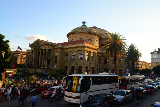 As ruas movimentadas do centro de Palermo.