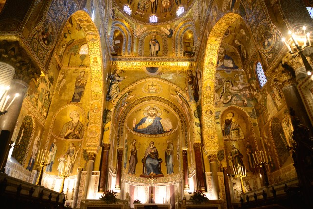 O rico interior da Capela Palatina.