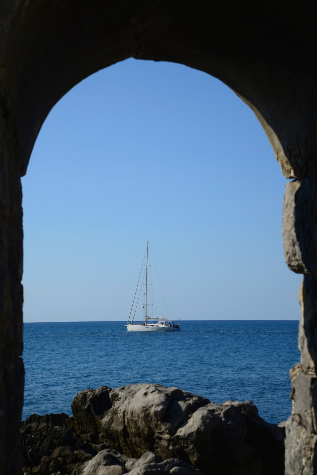 O azul do Mar Tirreno na costa da Sicília.