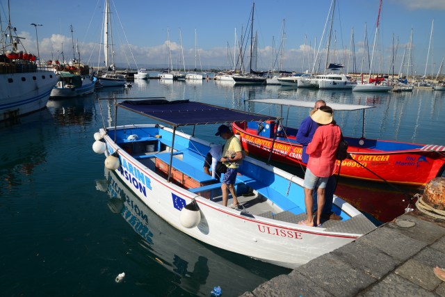 O barco do nosso passeio.