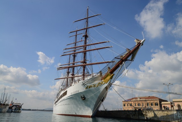 Veleiro na Marina de Siracusa.