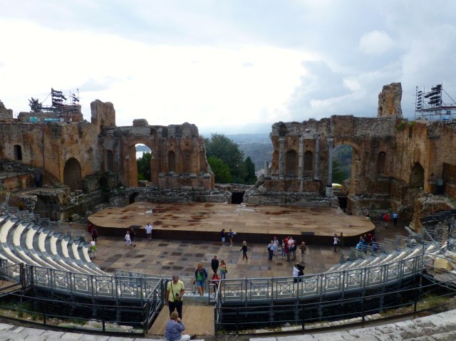 O anfiteatro grego de Taormina.