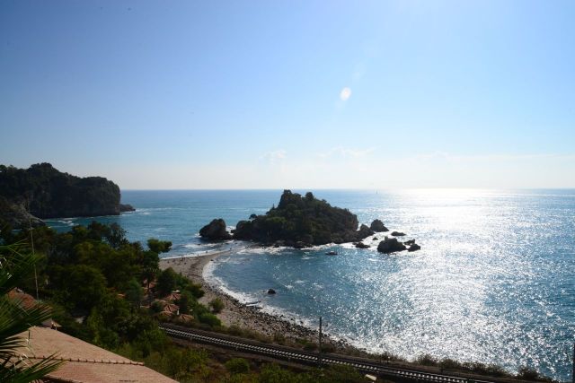 Demos uma última olhada para o mar de Taormina