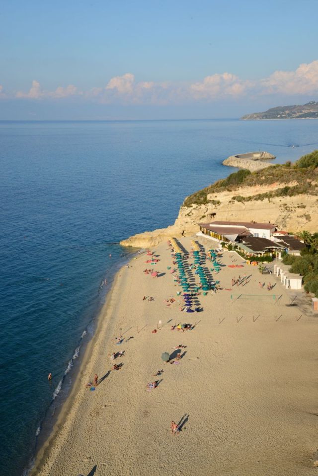 A costa da Calábria tem belas praias.