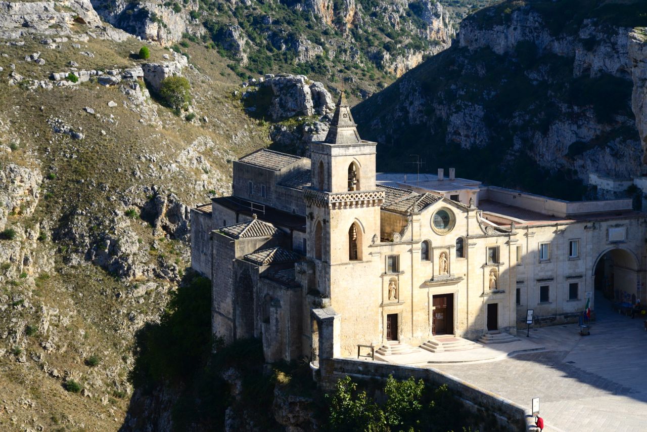 Igreja pendurada no Cânion em Matera