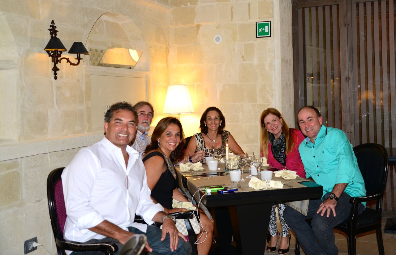 O nosso grupo no excelente restaurante D. Camilo.