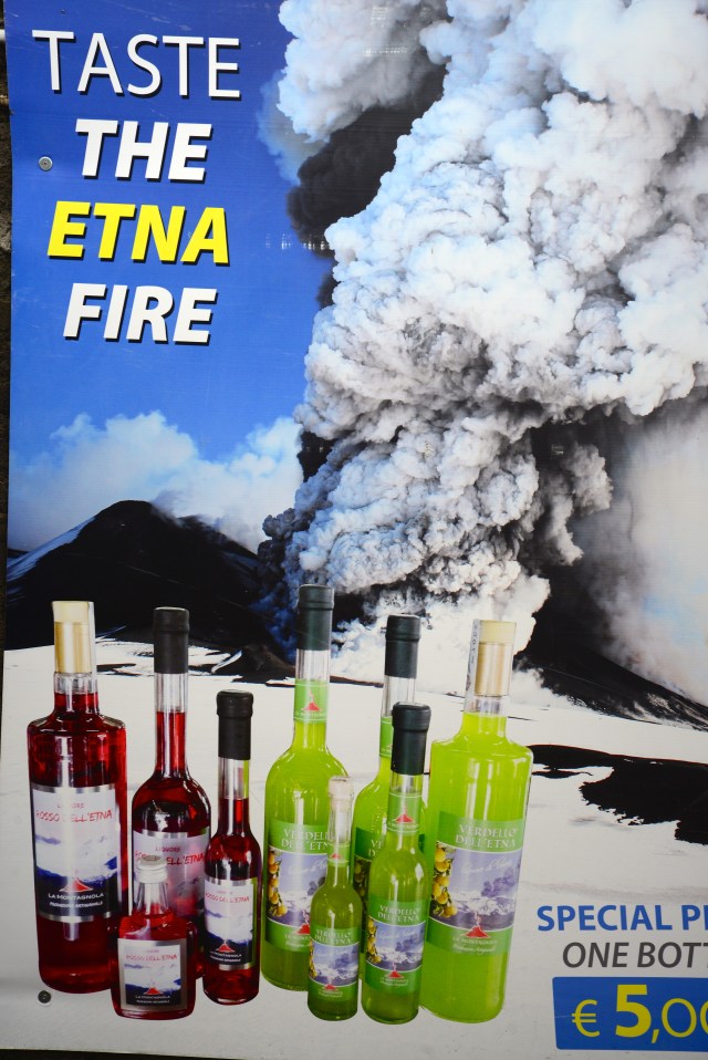 Cartaz divulgando produtos da encosta do Etna.