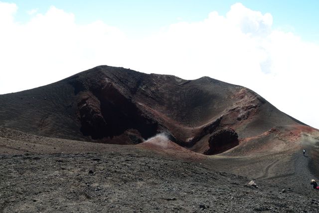 Uma das crateras do Etna.