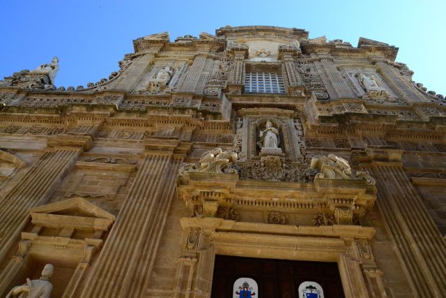 Quase não conseguimos fotografar a maravilhosa fachada da Catedral de Sant’Agata 