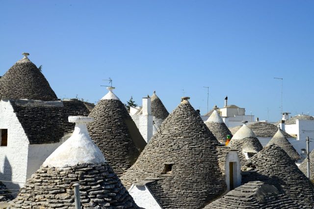 É muito grande a quantidade de casas Trulli.