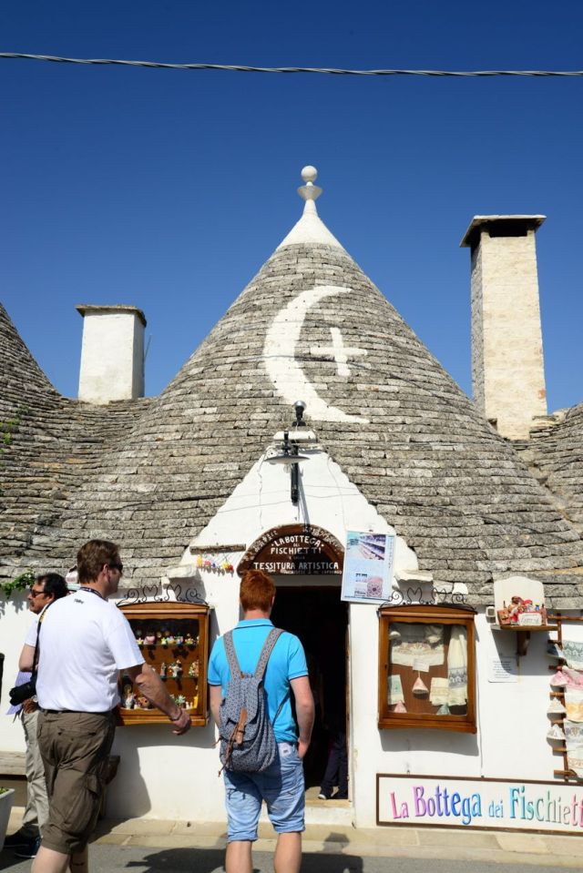 Temos que colocar os turistas nas fotos. Não tem jeito.