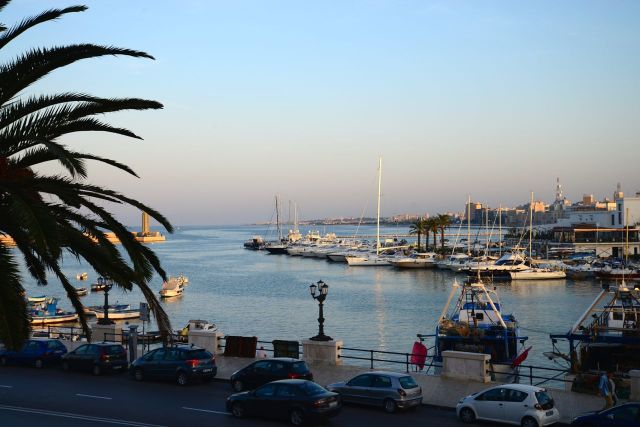 Detalhe da marina de Bari.
