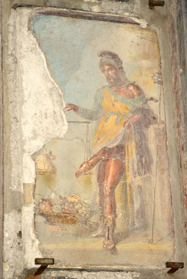 Afresco de Pompéia p Príapo o Deus da Fertilidade, medindo o seu falo. 