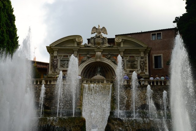 O terraço superior e as sua balaustradas.