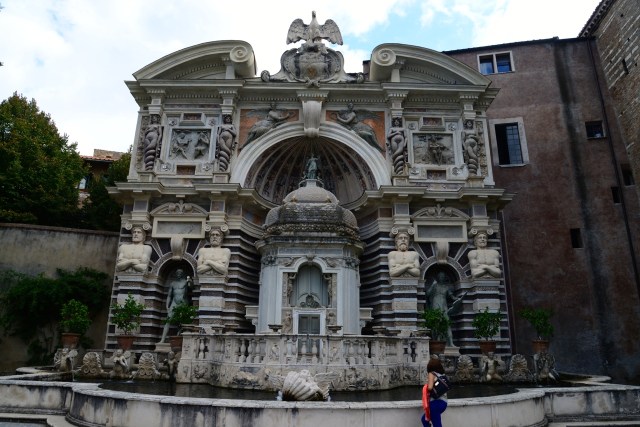 A Fontana dell'Organo e a Fonte de Netuno.