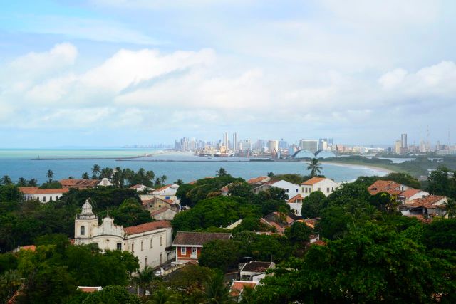 A melhor vista fica atrás da Catedral da Sé.