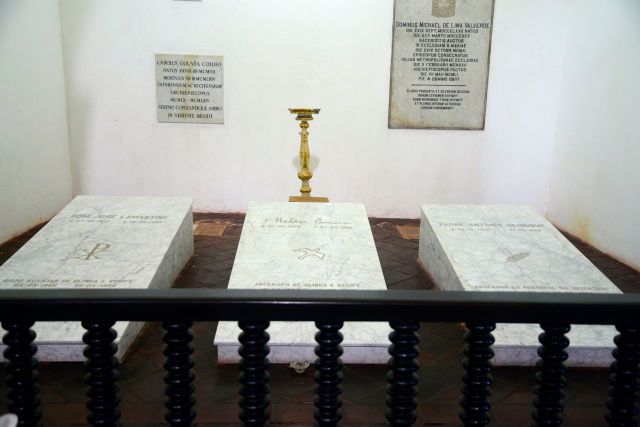 O túmulo de Dom Hélder Câmara, na nave central da Catedral da Sé de Olinda.