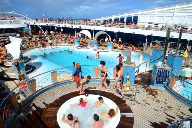 A área da piscina é sempre muito movimentada.