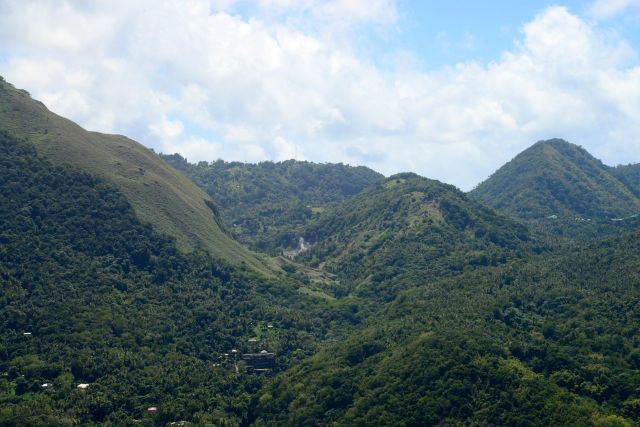 As ilhas possuem relevo montanhoso.