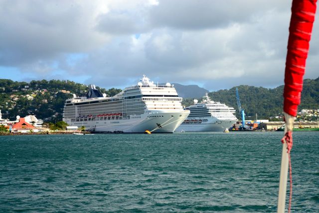Voltando ao Porto de Castries.