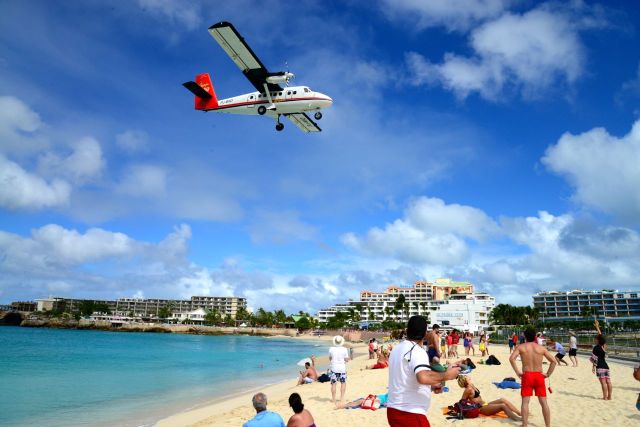 A interessante praia de Maho Beach